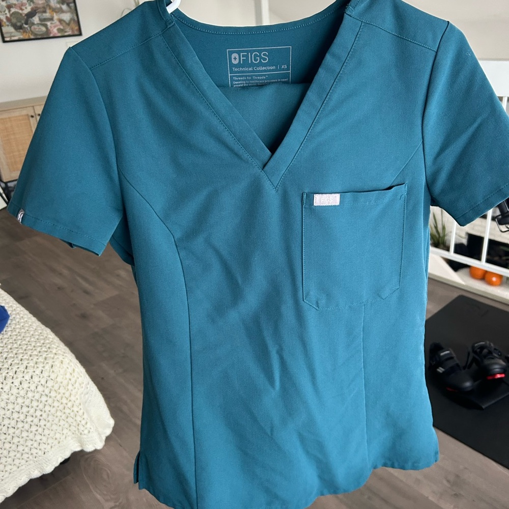 Figs Women's Scrub Set